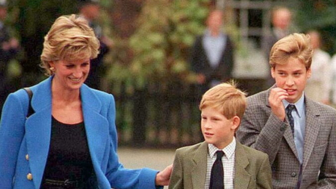 Prinz William und Prinz Harry mit der Mutter. Quelle: focus.com