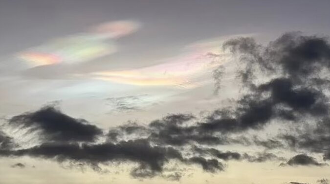 Perlmuttwolken sind am Himmel über Schottland erschienen. Quelle:broadbayhouse/Twitter
