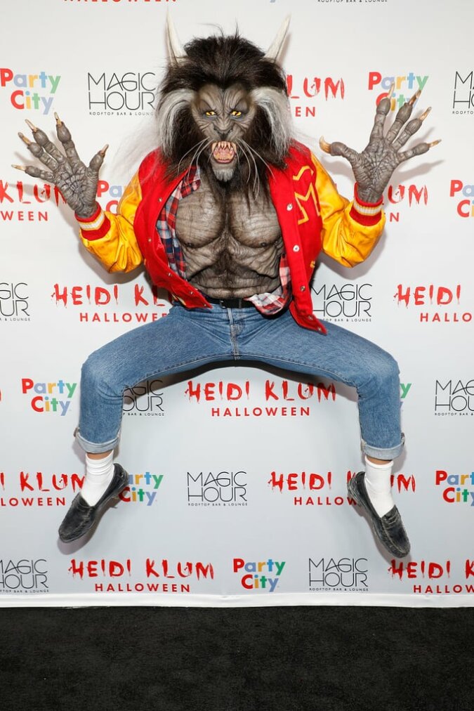 Vorbereitung auf Halloween Heidi Klum probiert ein Outfit für den