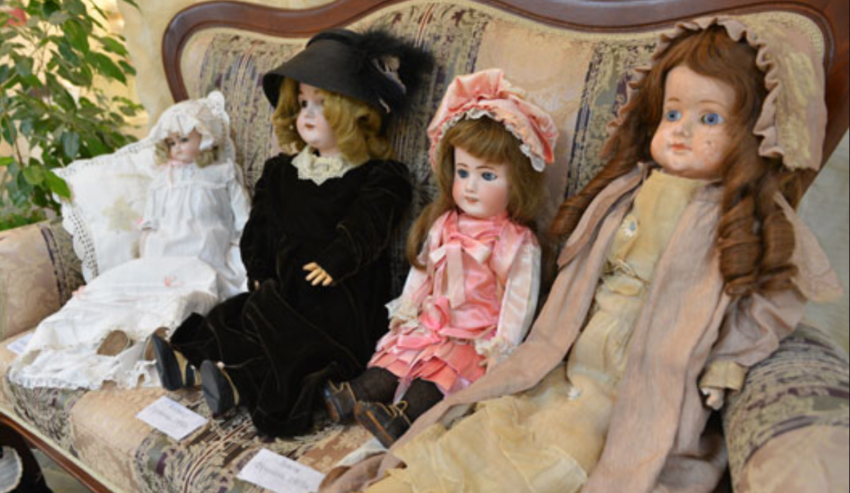 19 dolls. Куклы 19 века. Кукла 19 век. Куклы 20 века. Куклы 19 20 веков.