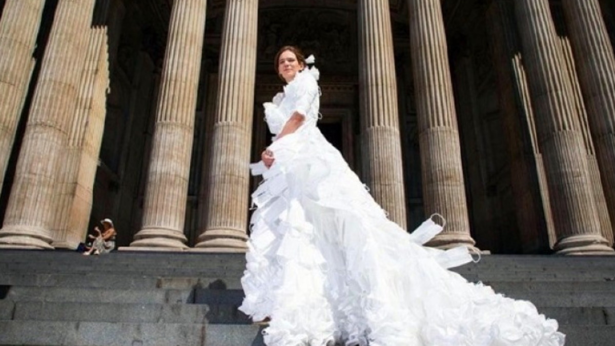 Brautkleid aus 1500 recycelten Schutzmasken: in ...